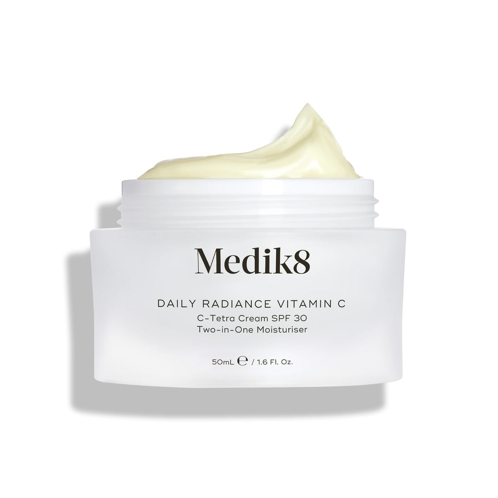 Crema hidratante dos en uno con Vitamina C y SPF30 de Medik8