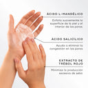 Exfolia profundamente la piel, minimiza la textura irregular y el brillo con Pore Cleanse Gel™