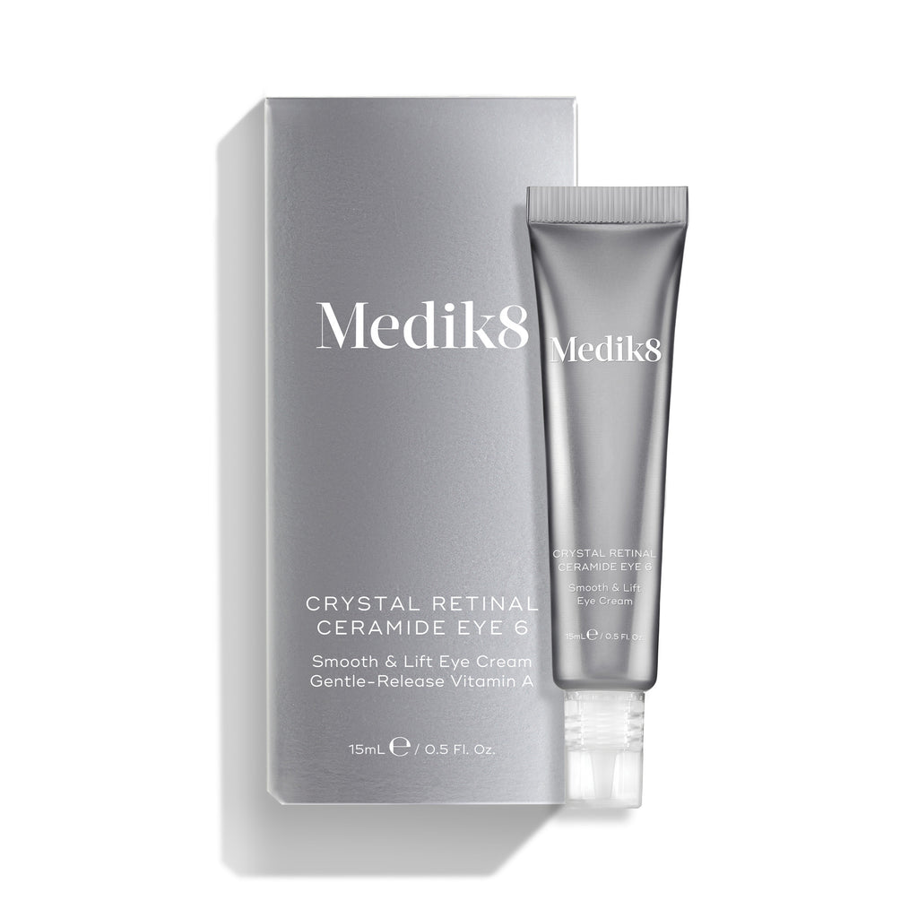 Tubo Medik8 Crystal Retinal Ceramide Eye mostrado delante de su caja plateada a juego.