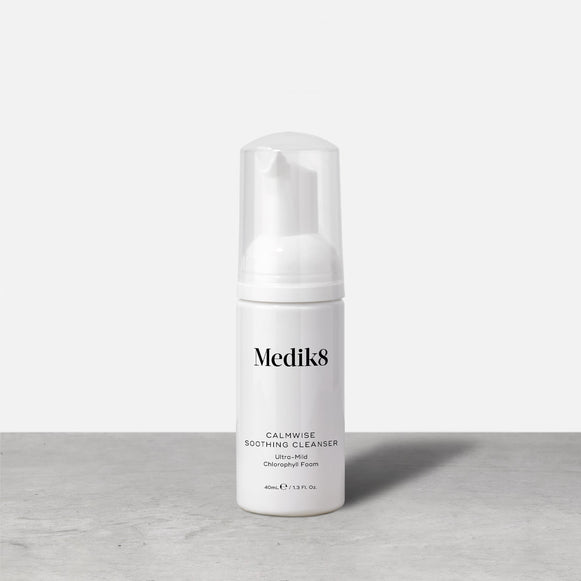 Limpiador facial Calmwise™ Soothing Cleanser Travel Size de Medik8-57