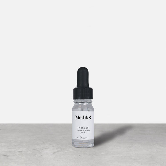 Hydr8 B5™ Suero de ácido hialurónico Travel Size de Medik8 España-hover-58